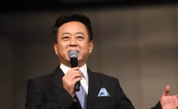 朱軍再次傳來喜訊，被迫消失3年終重返央視，或將主持2022年春晚