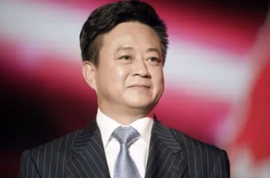 朱軍再次傳來喜訊，被迫消失3年終重返央視，或將主持2022年春晚