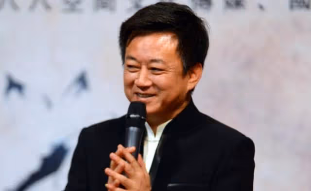 朱軍再次傳來喜訊，被迫消失3年終重返央視，或將主持2022年春晚