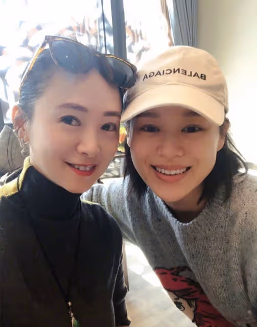 謝天華參加聚會，翁虹與同學謝君豪32年後同框，均凍齡有術狀態好