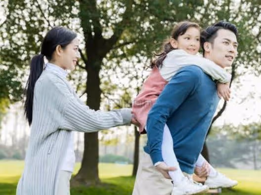 小伙當上門女婿，如今妻子讓他凈身出戶，小伙拒絕：給50萬損失費