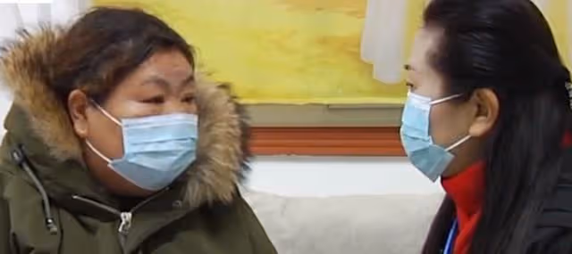 婆婆將兒媳拖街上暴打，丈夫卻無視婆媳矛盾，妻子憤怒離家出走