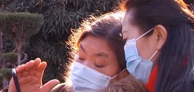 婆婆將兒媳拖街上暴打，丈夫卻無視婆媳矛盾，妻子憤怒離家出走