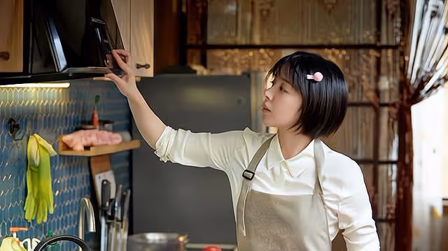 婆婆住院我放棄16萬年薪的工作伺候，小姑子來趟醫院，我決定離婚