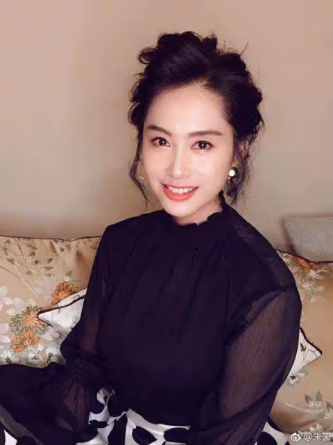 朱茵重提過往憾事，因拍限制級電影玉女形象盡毀，都是王晶的錯？