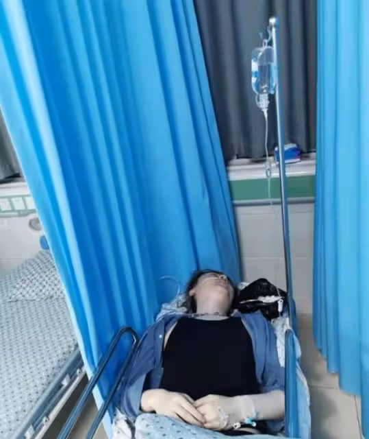 不能唱歌！香港歌手洪卓立被診斷聲帶彎曲，早前還曾暈倒吐白沫