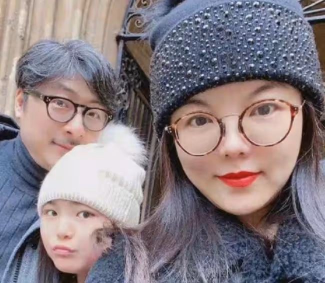 李湘與神秘男子酒店約會，舉止親密好曖昧，網友：李湘的富婆氣質真是無法阻擋..