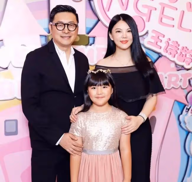 李湘與神秘男子酒店約會，舉止親密好曖昧，網友：李湘的富婆氣質真是無法阻擋..
