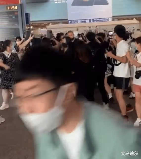 他們還算是粉絲嗎？肖戰、王一博被逼到牆角寸步難行，趕緊清理吧
