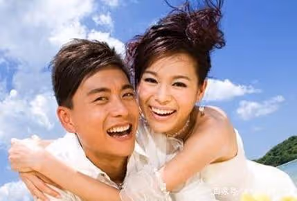「最丑港姐」胡杏兒,與黃宗澤苦戀8年無果,如今閃婚5年生3胎