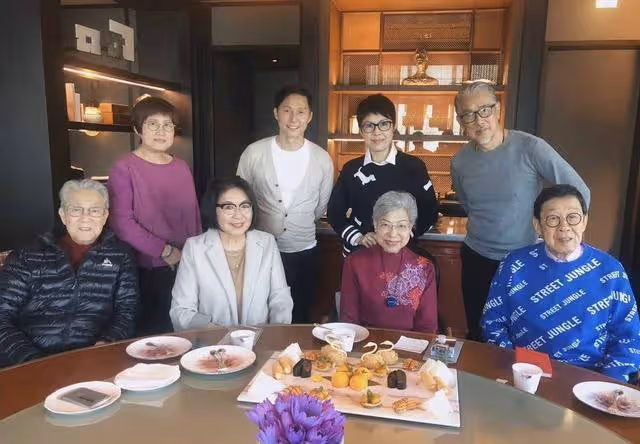 TVB一眾老戲骨罕見聚會，有人在今年年初喪妻，有人一生未嫁
