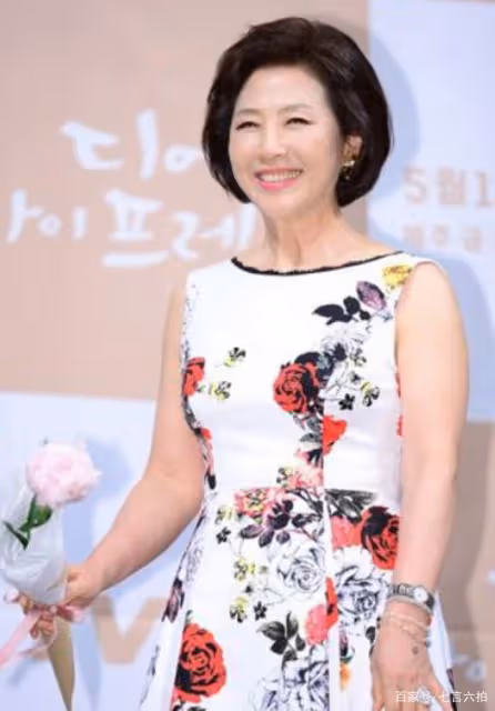 她是「澡堂老闆家的大兒媳」，高斗心選擇離婚時，祖母都反對
