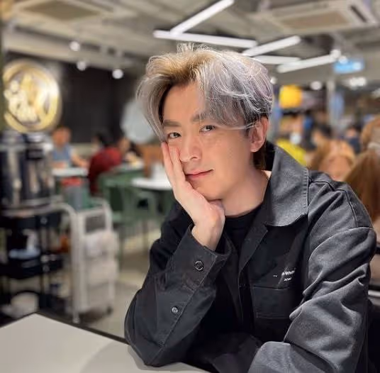 致命打擊！香港知名男歌手被確診聲帶彎曲，暫無藥物及手術可治療