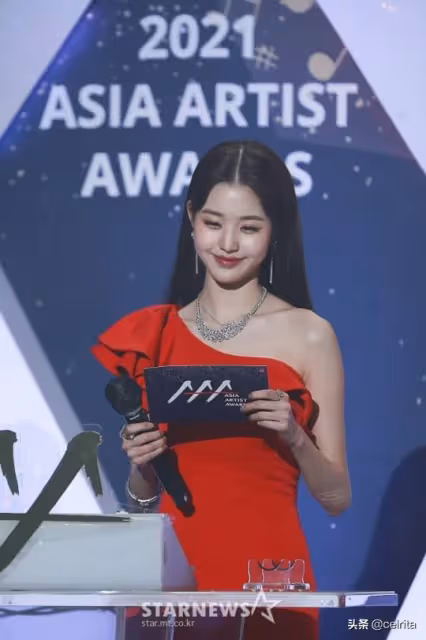2021AAA頒獎當天身著2億4千萬韓元寶石的張元英，女神的無限潛力