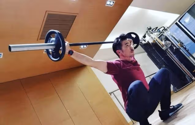 50歲視帝陳豪被贊腰力好，為新劇大跳街舞，動作嫻熟略顯生硬