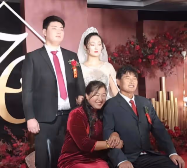 大衣哥兒媳宣布離婚:很正常,沒有幾個正常人,能忍受這樣的家庭