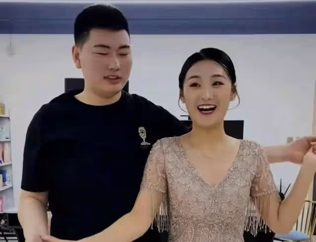 大衣哥兒媳宣布離婚:很正常,沒有幾個正常人,能忍受這樣的家庭