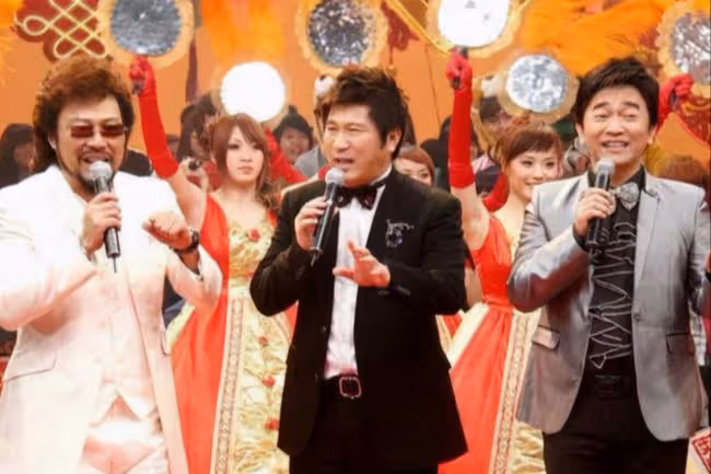 胡瓜唱情歌為女兒慶生，離婚20年前妻夸其太帥，現任妻子未露面