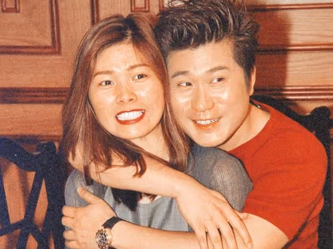 胡瓜唱情歌為女兒慶生，離婚20年前妻夸其太帥，現任妻子未露面