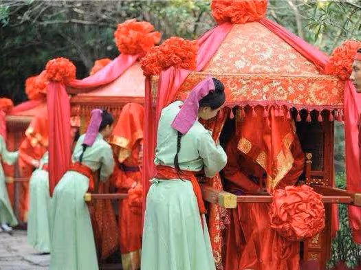 男孩給五萬分手費，婚禮當天前任不請自來：新婚快樂，我懷孕了