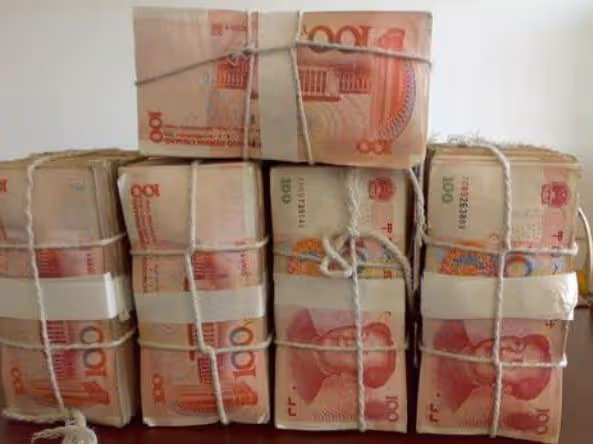 和女友戀愛七年，小伙催婚，女友：別談感情，給足50萬彩禮就結婚