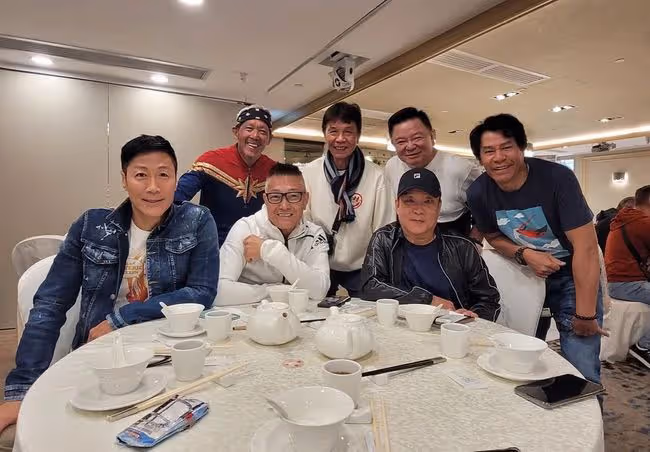 60多位動作演員聚會！56歲錢嘉樂穩站C位，71歲影帝太保精神好