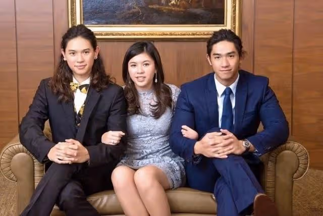 香港著名女星小兒子曬健身視頻，長相帥氣有型，44寸胸肌搶鏡