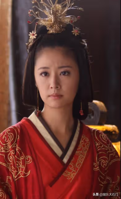 一丫鬟又火了！5位艷壓小姐的丫鬟，以前的丫鬟成了現在的女主角