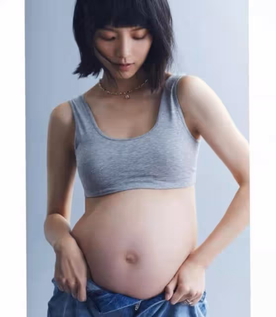 三年抱三！31歲TVB童顏女星三胎隨時可生，罕見公開孕肚寫真照