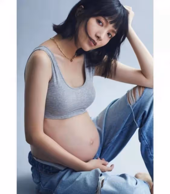三年抱三！31歲TVB童顏女星三胎隨時可生，罕見公開孕肚寫真照