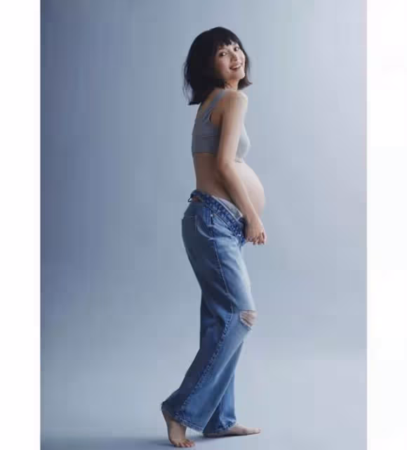 三年抱三！31歲TVB童顏女星三胎隨時可生，罕見公開孕肚寫真照