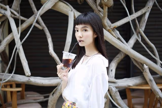 三年抱三！31歲TVB童顏女星三胎隨時可生，罕見公開孕肚寫真照