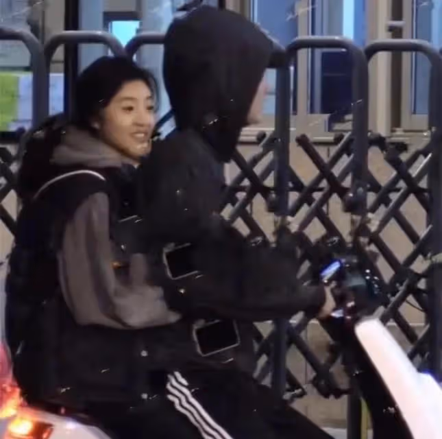 紀凌塵大方官宣新女友!和闞清子分手後,又愛上了清純小女生