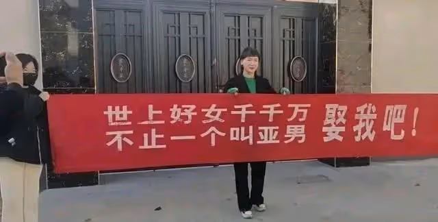 陳亞男宣布離婚以後,大衣哥兒子被多位美女表白,究竟花落誰家?