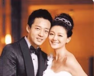 女明星離婚內卷,揭開中年婚姻扎心真相:真愛過,真不愛了!