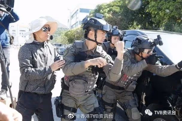 武裝上陣槍戰！陳山聰遭劉穎鏇生擒親嘴