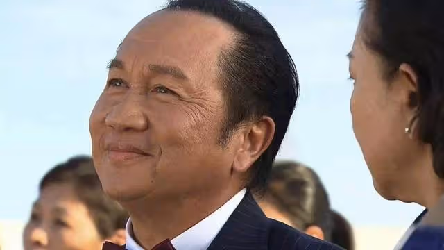 TVB著名老戲骨復出拍戲，妻子患癌離世4年，每天獻花與其再立婚約