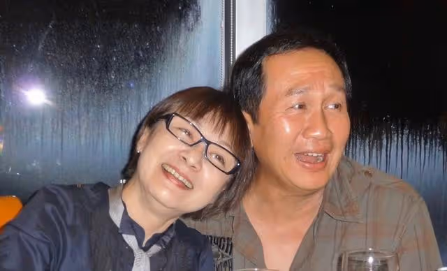 TVB著名老戲骨復出拍戲，妻子患癌離世4年，每天獻花與其再立婚約