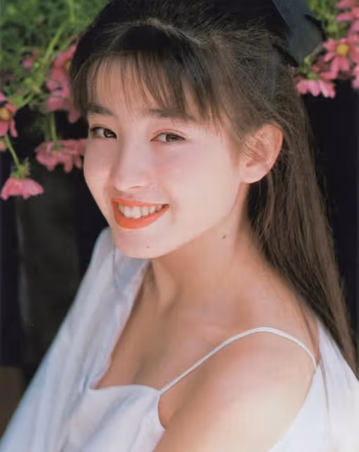 日本維納斯，被譽為昭和國民女神，甘願被母親推去當「小三」