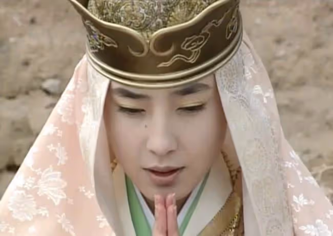 日本維納斯，被譽為昭和國民女神，甘願被母親推去當「小三」