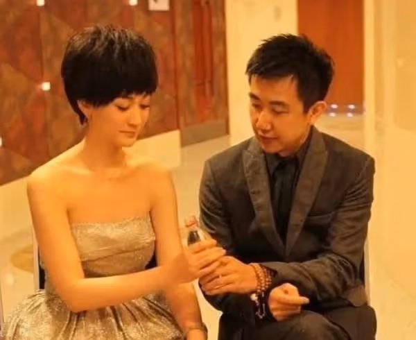 2010年，李小冉被孫東海用愛滋針頭抵喉，李小冉大哭：放過我吧