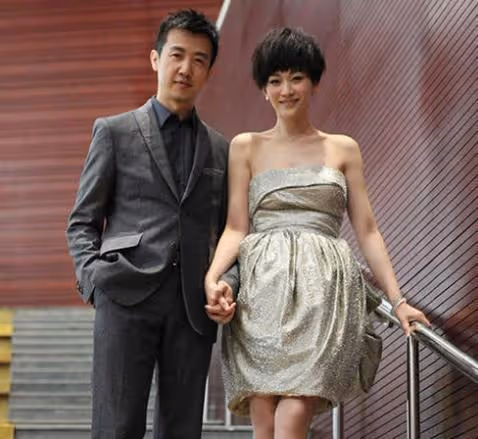 2010年，李小冉被孫東海用愛滋針頭抵喉，李小冉大哭：放過我吧