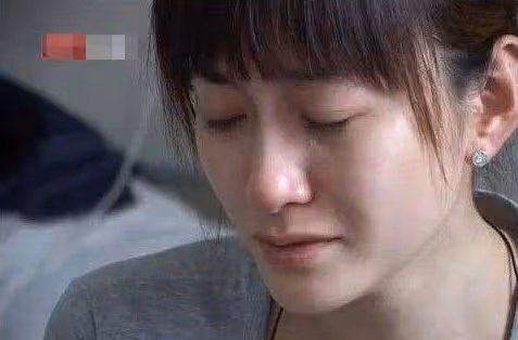 2010年,李小冉被孫東海用愛滋針頭抵喉,李小冉大哭:放過我吧