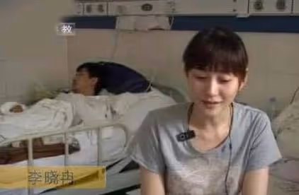 2010年,李小冉被孫東海用愛滋針頭抵喉,李小冉大哭:放過我吧