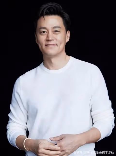 韓國知名男星李瑞鎮頭髮稀成地中海，新劇造型引起韓國網友熱議！