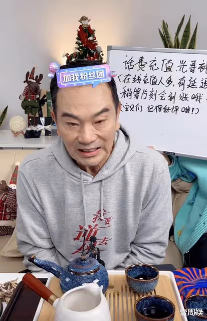 張晨光直播間送飛吻求好評,直言兒子還沒結婚,2年沒見媳婦!