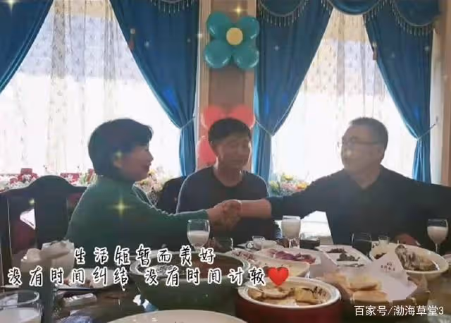許舅路邊啃干餅,老杜回家慶功宴。熊磊:誰管我們孤兒寡母啊?