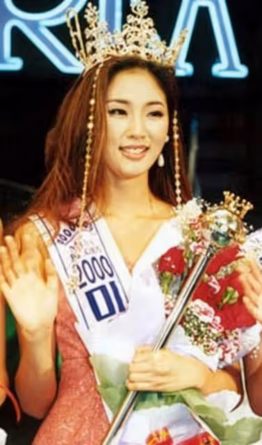 她是毫無疑問的韓國美女，演過《秘密花園》的金莎朗，總在休息中