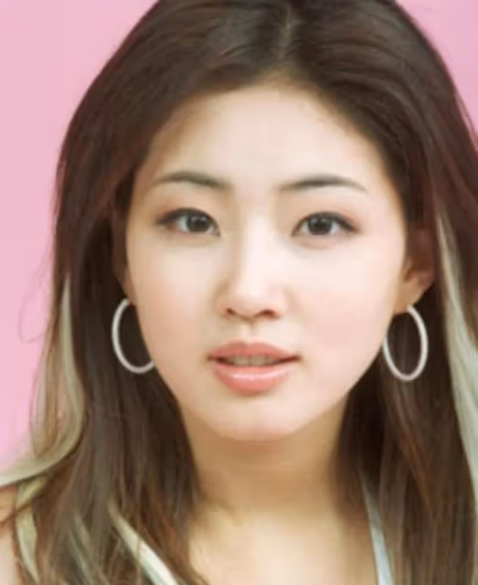 她是毫無疑問的韓國美女，演過《秘密花園》的金莎朗，總在休息中