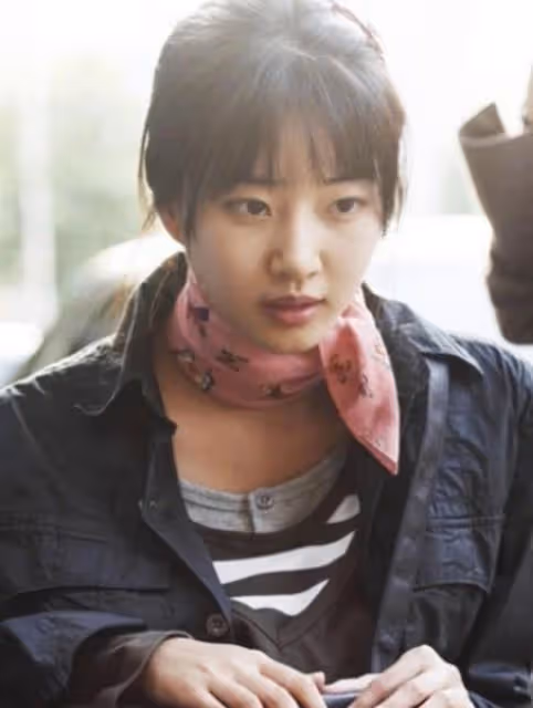 她是毫無疑問的韓國美女，演過《秘密花園》的金莎朗，總在休息中